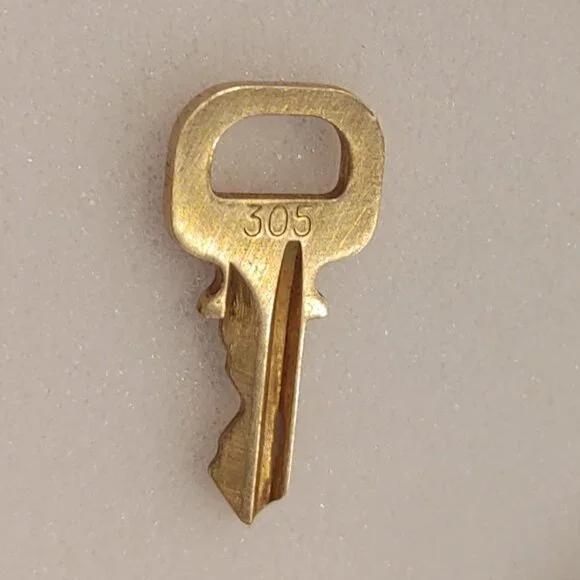 Louis Vuitton Padlock with Key #305. Made in France. - Picture 12 of 16